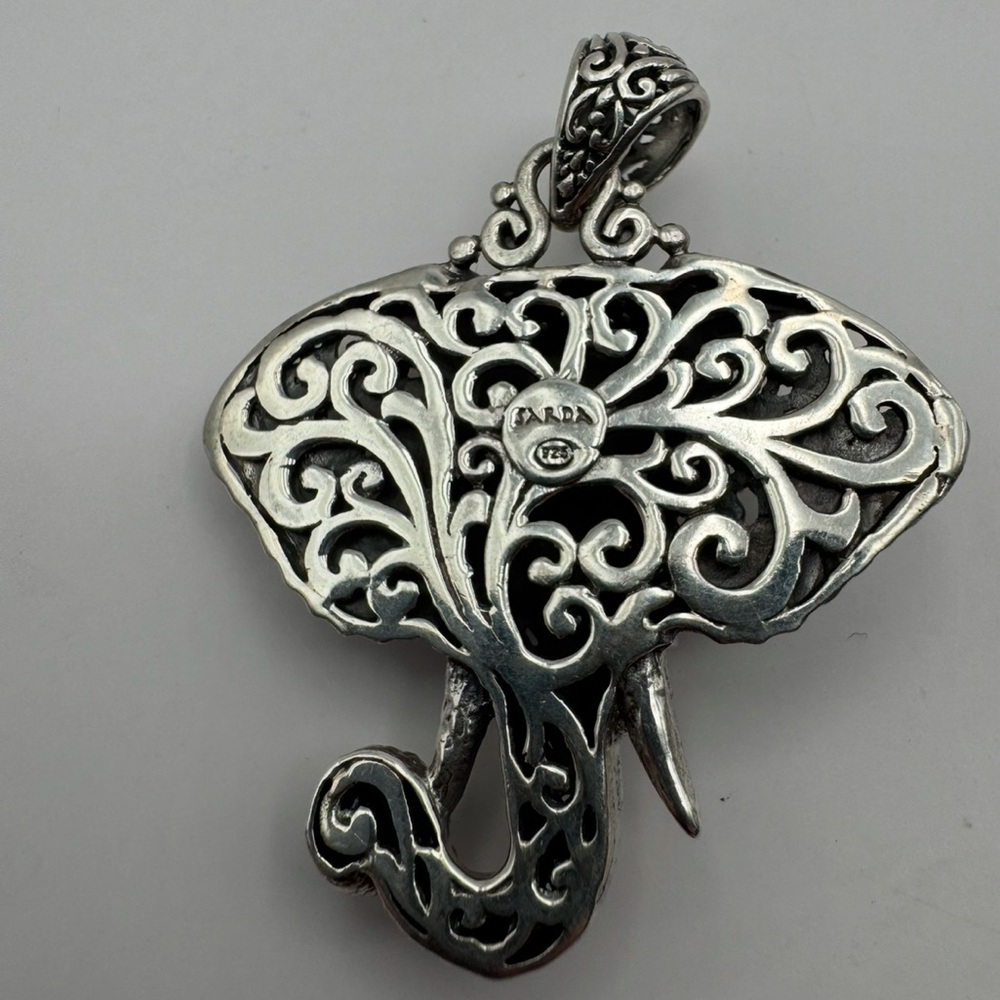 Sarda Bali handcrafted sterling elephant head pendant - Picture 3 of 3